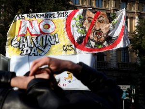 Studenti contro Salvini: “Ha preso di mira delle minorenni condannandole alla gogna mediatica”