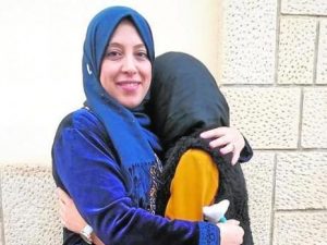 Spagna, studentessa di 13 anni cacciata dalla scuola perché indossa il velo islamico