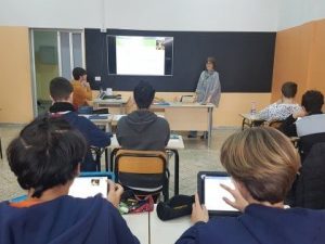 La denuncia M5S: “Scene di aborti in classe durante l’ora di religione, studenti sconvolti”