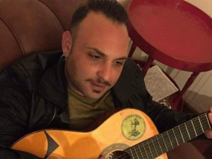 Sbalzato fuori dall’abitacolo Manuel, 32 anni, muore nello schianto: stava andando al lavoro