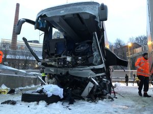 E’ una donna italiana la vittima dello schianto del bus in Svizzera: colpa del ghiaccio sulla strada