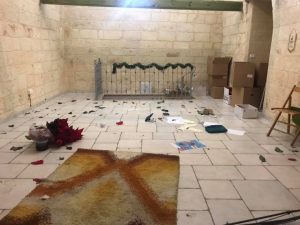 Brindisi, rubate le stelle di Natale per la raccolta fondi contro i tumori