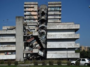 La Biblioteca di Scampia compie un anno e Amazon dona l’area multimediale