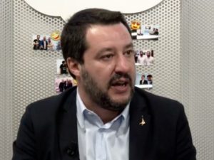 Salvini lancia il referendum sulla Tav: “Chiediamo ai cittadini, io tifo sì”