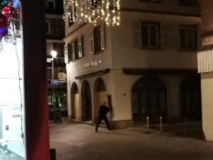 Attacco ai mercatini di Strasburgo, Parlamento blindato. Tajani: “Probabile terrorismo”