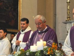 Pistoia, prete attacca Salvini: “Con le sue leggi Gesù non si sarebbe salvato da Erode”