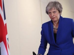 Brexit, la May ottiene fiducia in Parlamento e si salva: “Ora nuovo piano per uscita dall’Ue”