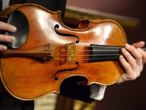 A Cremona nasce la Banca del Suono per salvare i violini Stradivari e il sindaco “vieta” i rumori