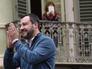 Trivelle, Matteo Salvini a M5S: “Non si può dire ‘no’ a tutto e andare in giro con le candele”