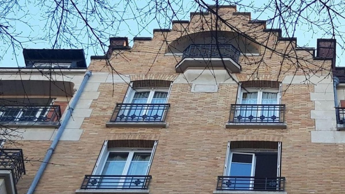 L’edificio dove è avvenuto l’omicidio