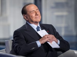 Berlusconi contro il M5s: “Sono ignoranti, sono come i bambini dell’asilo”