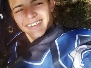 Schiacciato dalla cabina dell’autocarro: si è svegliato dal coma. Era al suo primo giorno di lavoro