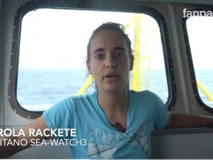 La Sea Watch 3 è entrata in acque italiane, la capitana: “So cosa rischio, ma non ho scelta”