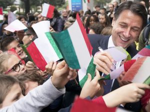 Sondaggi politici, il M5s supera il Pd, Giuseppe Conte leader con più fiducia