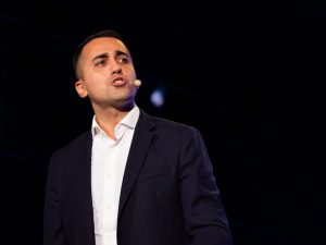 Manovra, Di Maio: “Carcere per grandi evasori, colpire loro e non parrucchieri e idraulici”