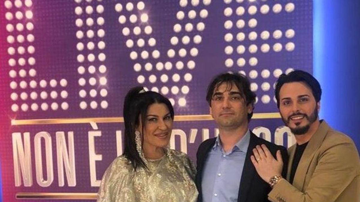 Agostino Iacovo (al centro), insieme a Tina Rispoli e Tony Colombo.