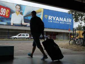 Ryanair condannata: illegittimo fa pagare il bagaglio a mano ai passeggeri