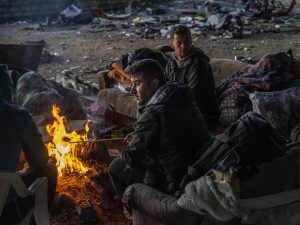 Bosnia, Msf: “Migranti bloccati al confine in condizioni terribili. La polizia picchia i bambini”