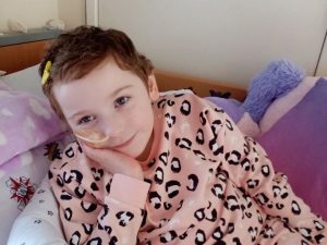 Bimba malata di cancro muore a 8 anni: per i medici aveva solo “dolori della crescita”