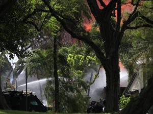 Hawaii: sotto sfratto accoltella la proprietaria, uccide 2 agenti e dà fuoco a 12 case