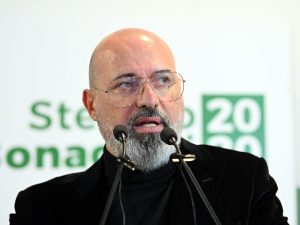 Chi è Stefano Bonaccini, il presidente dell’Emilia-Romagna che ha sconfitto Salvini e la Lega
