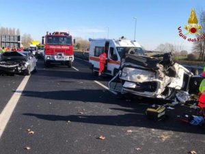 Militare USA lo tampona in autostrada: uomo di 86 anni si ribalta e muore