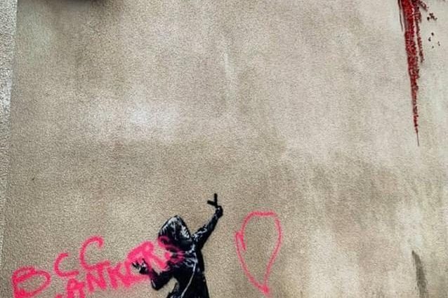 Murales Di San Valentino Sfregiato Banksy Ribatte Quasi Contento