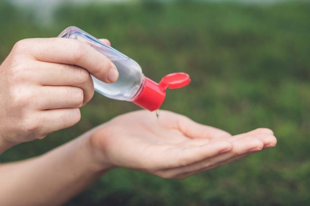 Coronavirus, l’ISS: “I disinfettanti per le mani fatti in casa sono pericolosi”