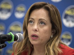 Meloni: “Renzi poco credibile. Utilizza battaglie storiche della destra per manovre di Palazzo”