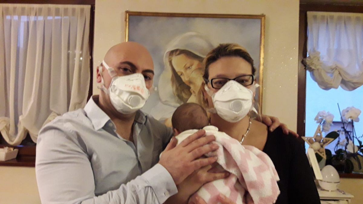 Marco e Marta con la loro piccola Beatrice Aurora