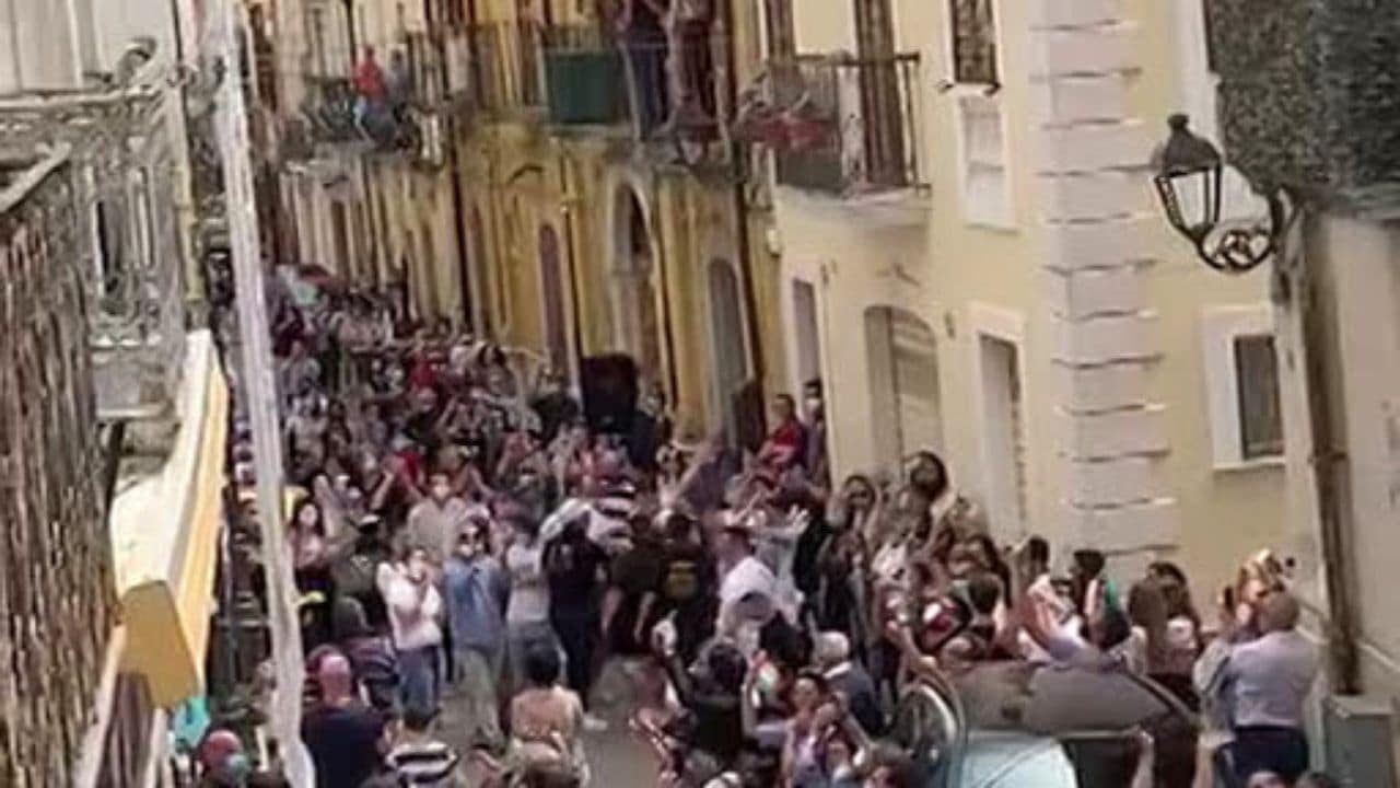 San Severo, in 300 alla festa della Madonna assembramento senza mascherina e dedica al boss