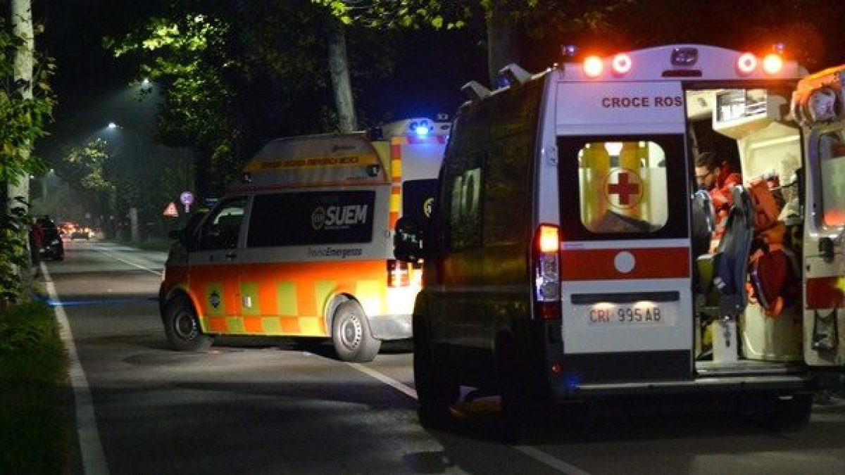 Scontro Frontale Tra Una Smart E Una Bmw Alle Porte Di Ivrea Morta Una Ragazza Di 15 Anni