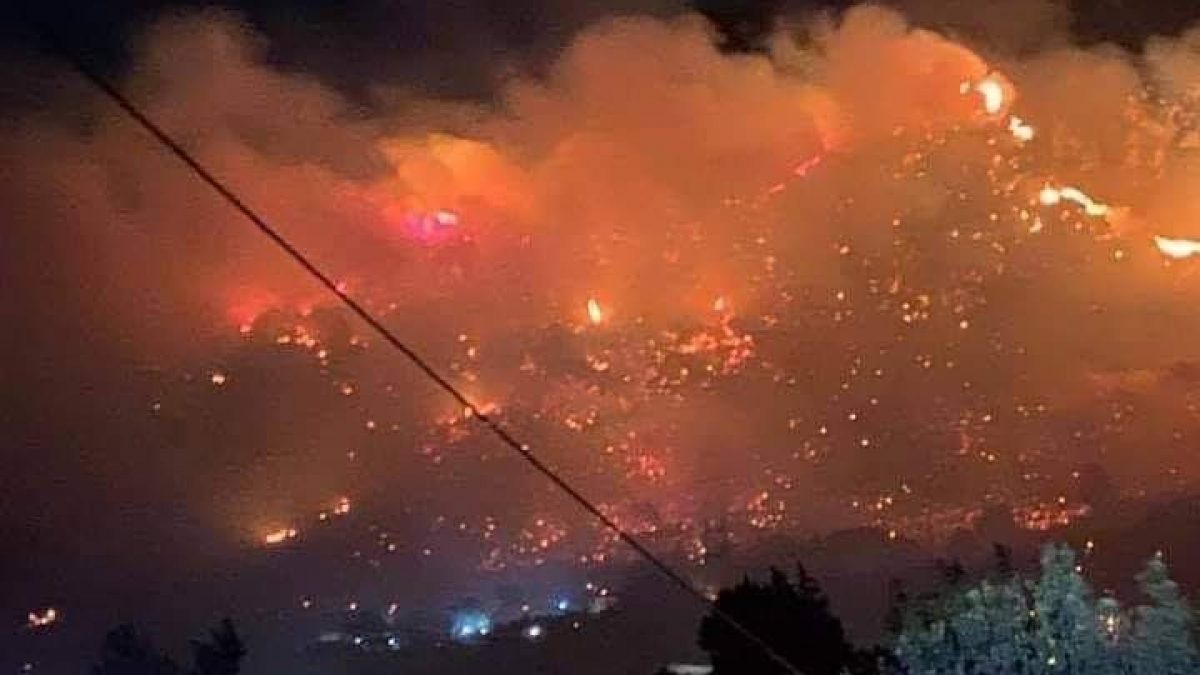 L’incendio ad Altofonte (Foto: Facebook)