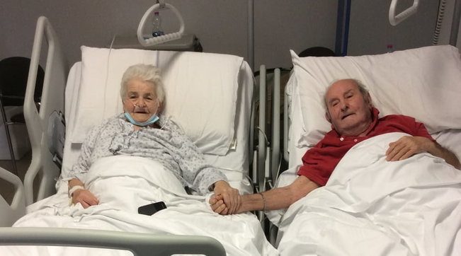 Mano nella mano anche in ospedale, la storia della coppia di 90enni che sconfigge il Covid a Prato