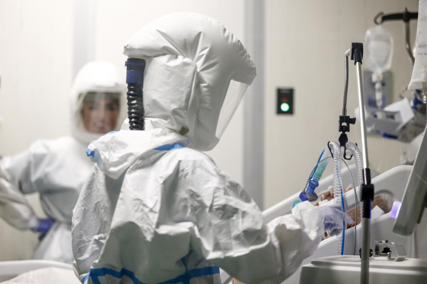 Covid, marito e moglie di 50 anni non vaccinati: sono intubati nella stessa stanza a Padova