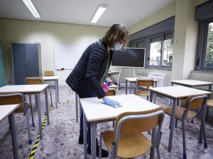 Scuola, possibile obbligo vaccinale per gli insegnanti: “Governo deciderà in settimana” Scuola, possibile obbligo vaccinale per gli insegnanti: “Governo deciderà in settimana”
