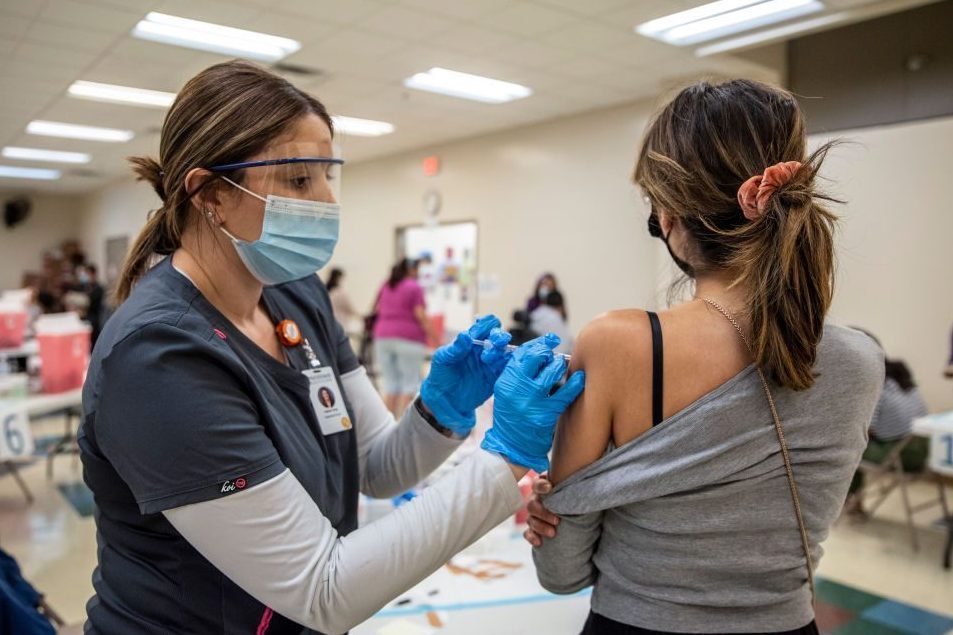 La lezione dei ventenni italiani nella pandemia, che tutti fanno finta di non vedere - Vimarsana News
