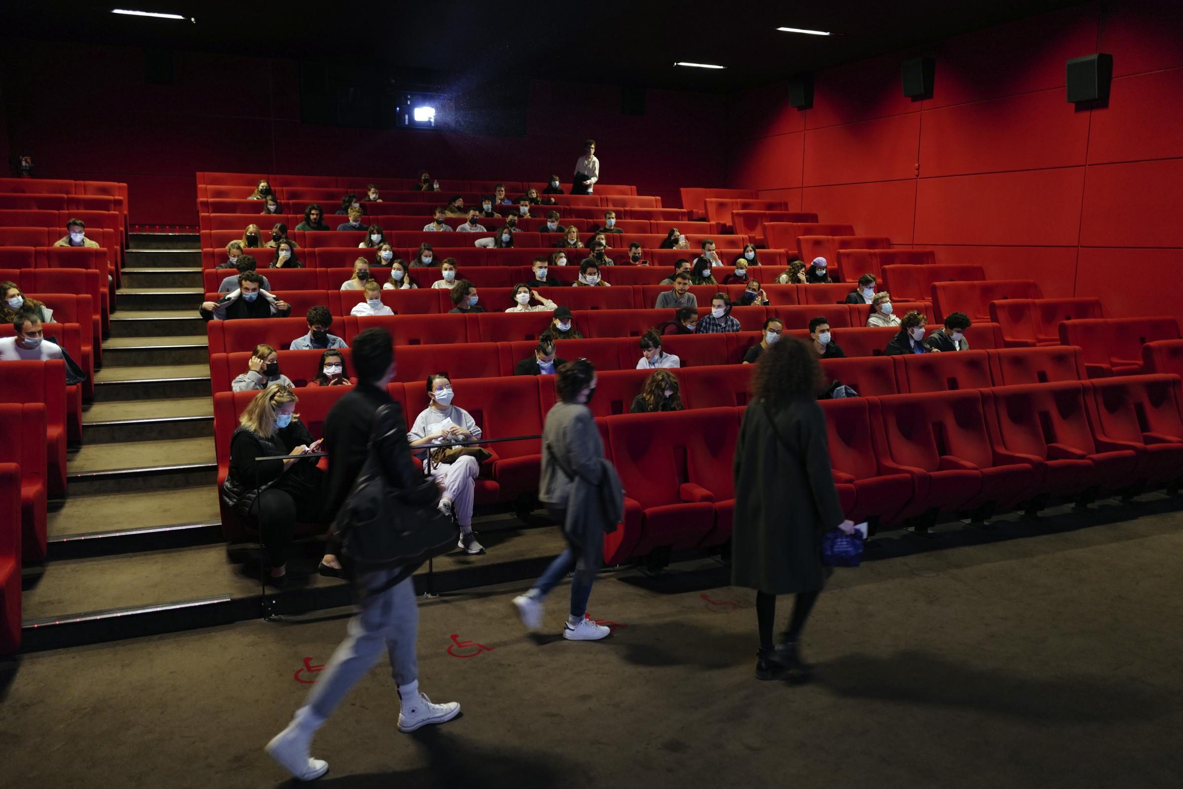 Stadi, cinema e teatri, l'aumento della capienza è rimandato: quando arriverà il nuovo decreto - Vimarsana News