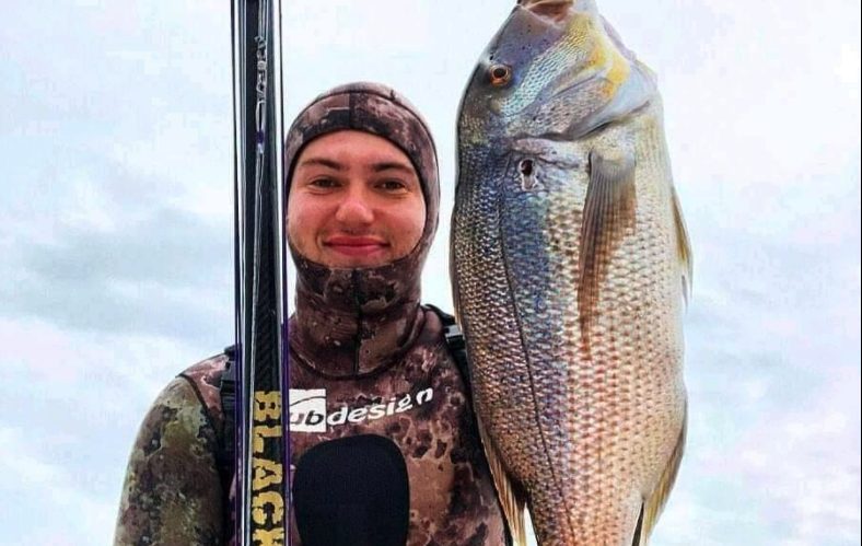 Scomparso durante una battuta di pesca subacquea con un amico: trovato morto Cosimo, aveva 21 anni - Vimarsana News