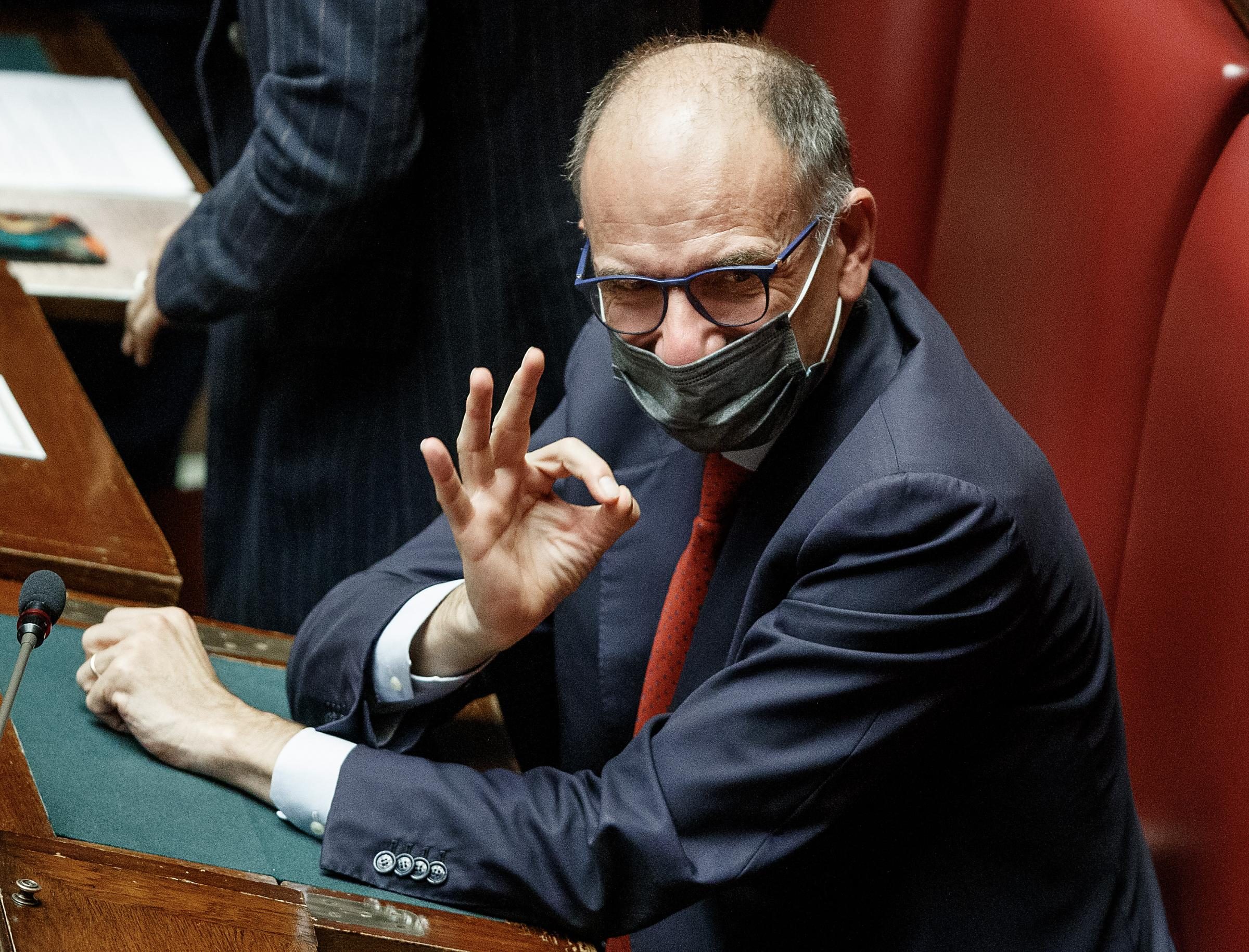 Sondaggi politici, il PD primo partito in Italia: supera Salvini e Meloni dopo le comunali
