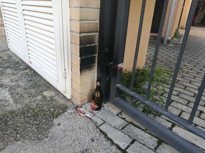 Jesi, bomba molotov davanti alla sede della CGIL