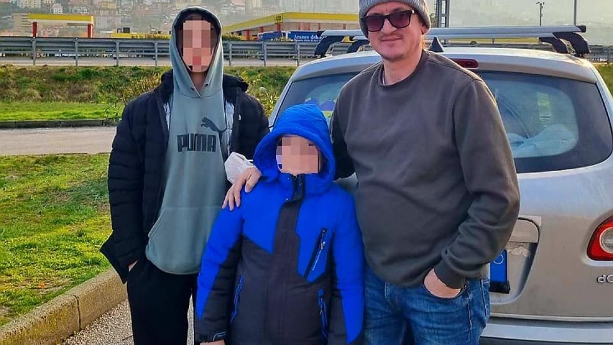 Alessio con i suoi nipoti salvati in Ucraina