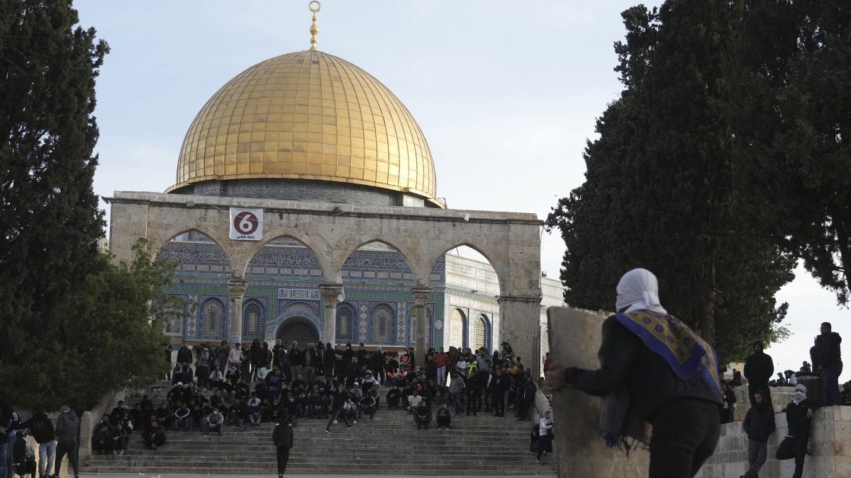 Scontri tra manifestanti palestinesi e polizia israeliana sulla Spianata delle Moschee