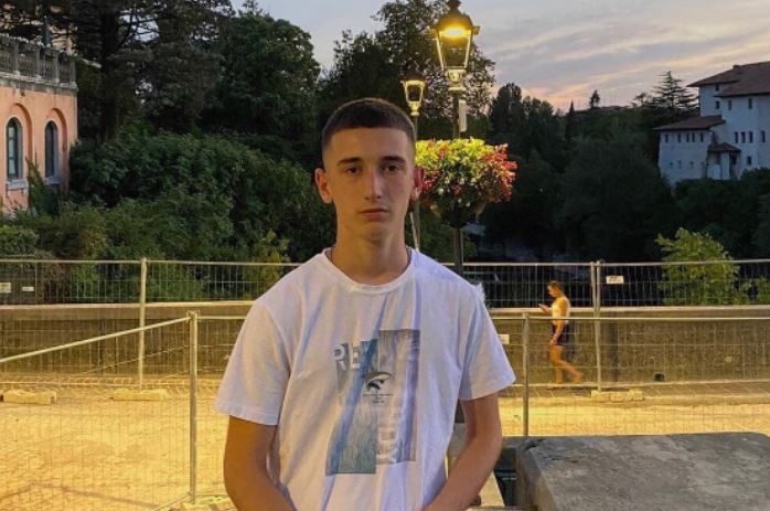 Morto il ragazzo di 17 anni caduto dalla finestra della sua camera in ...