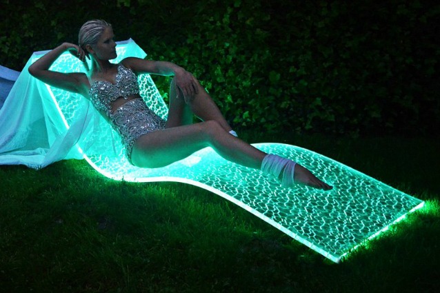 LumiluxE, la prima chaise longue che sembra un tappeto volante
