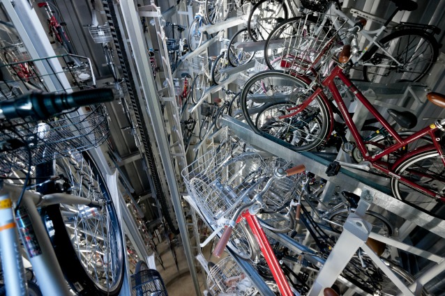 Addio a problemi di spazio e sicurezza in città: il parcheggio per bici è sotto terra