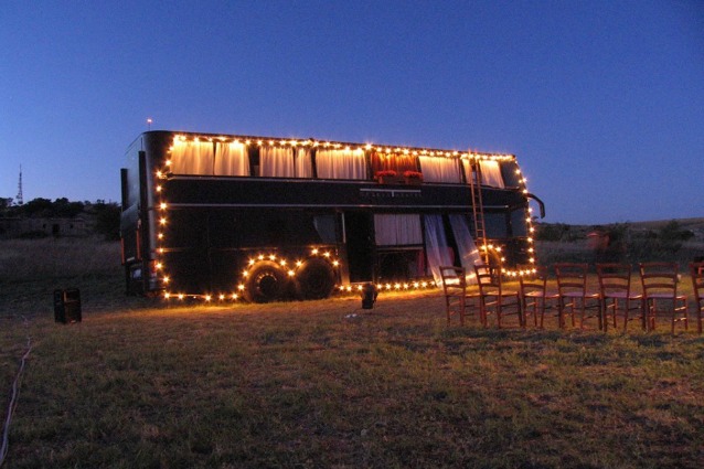 Bus Theater, l'autobus diventa un teatro vagante