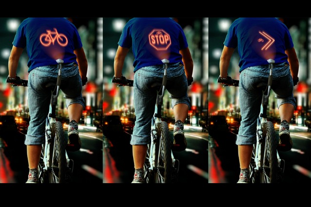 Cyclee: il primo dispositivo che proietta segnali luminosi sulla schiena dei ciclisti