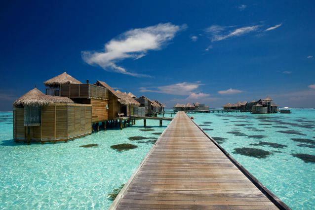 Cullati dalle onde: ecco i 10 alberghi sull'acqua più affascinanti del mondo