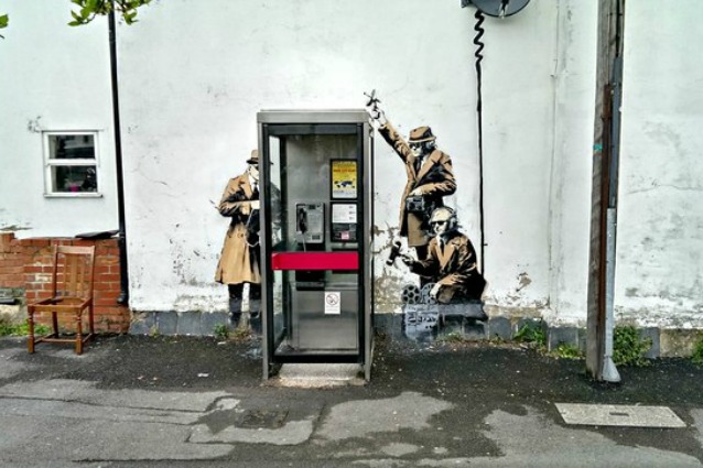 Inghilterra, vendesi il murale di Banksy con la casa su cui è dipinto